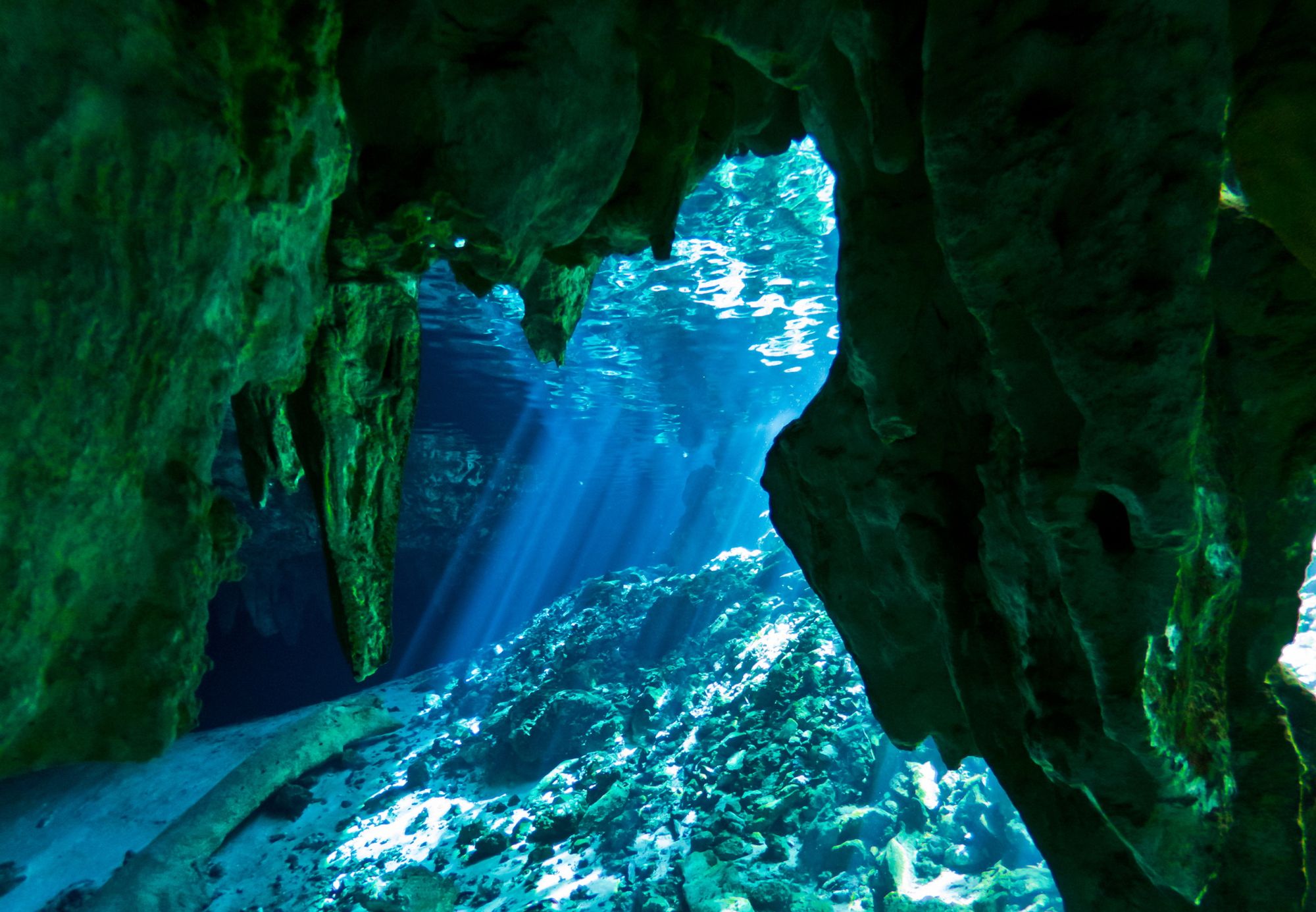 Подводные пещеры с воздухом