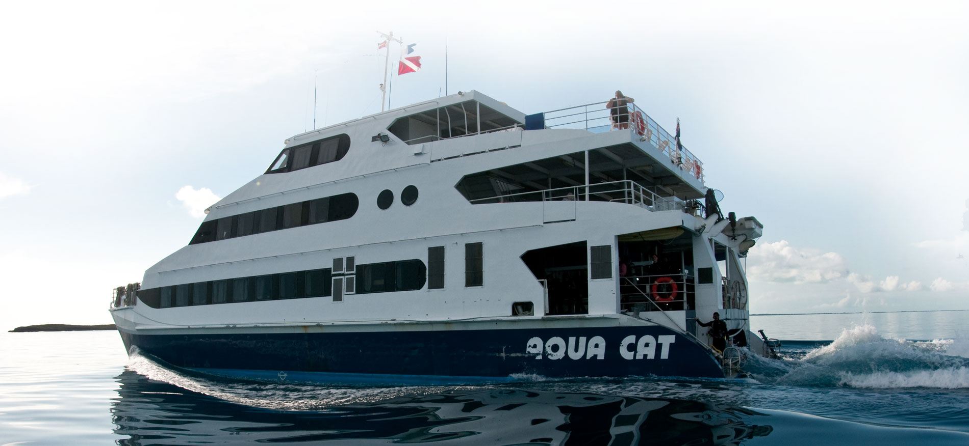  Aqua Cat  Liveaboard Bahamas Divebooker com