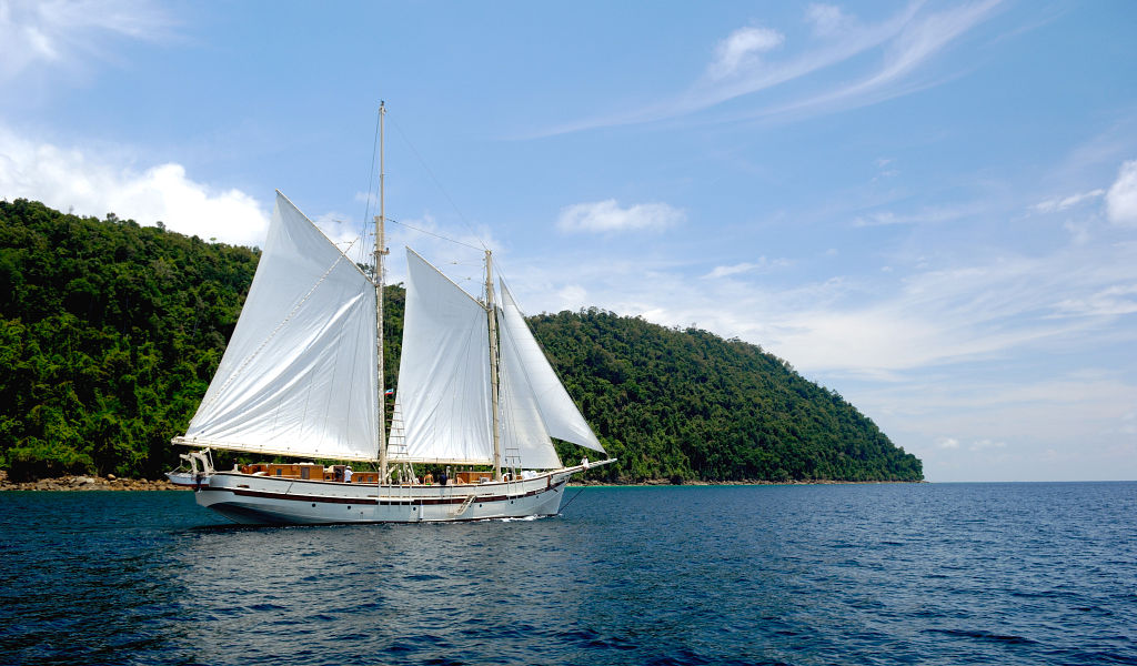 Emperor Raja Laut Liveaboard