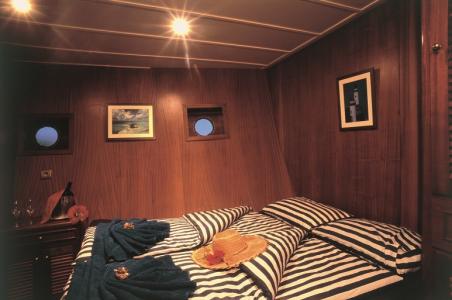 Double cabin
