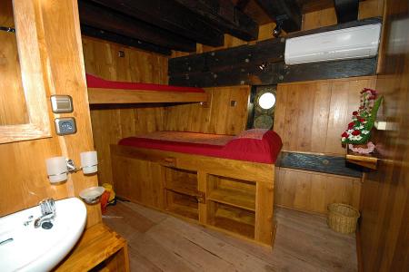 Twin Cabin