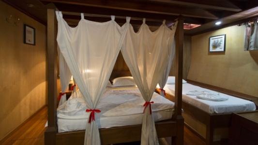 Double + Single Bed Cabin