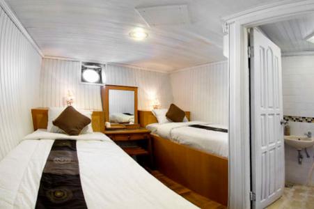 Twin Cabin