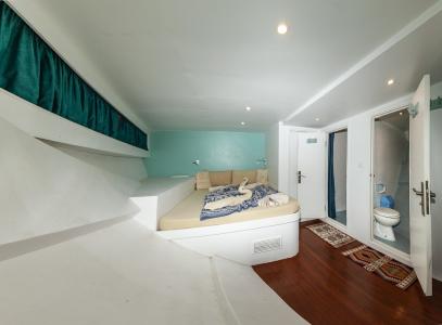 Double Cabin (# 7)