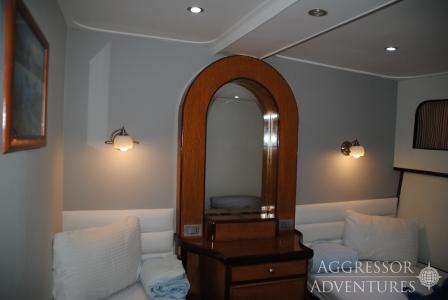 Deluxe Staterooms (# 1-6, 9 & 10)