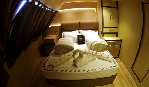 Honeymoon Suite