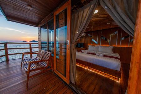 Master Bed Cabin