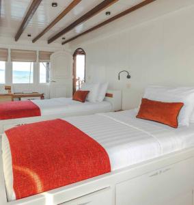 Twin Bed Cabin