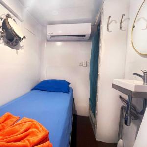 Single Cabin