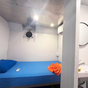 Full Cabin (Port and Starboard)