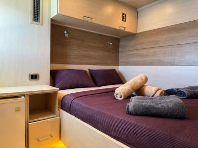 Sea View Queen Bed Cabin