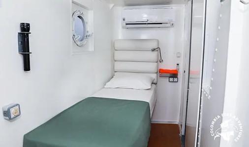 Single Cabin Starboard Side