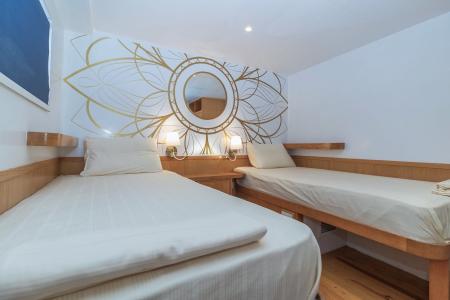 Twin Cabin