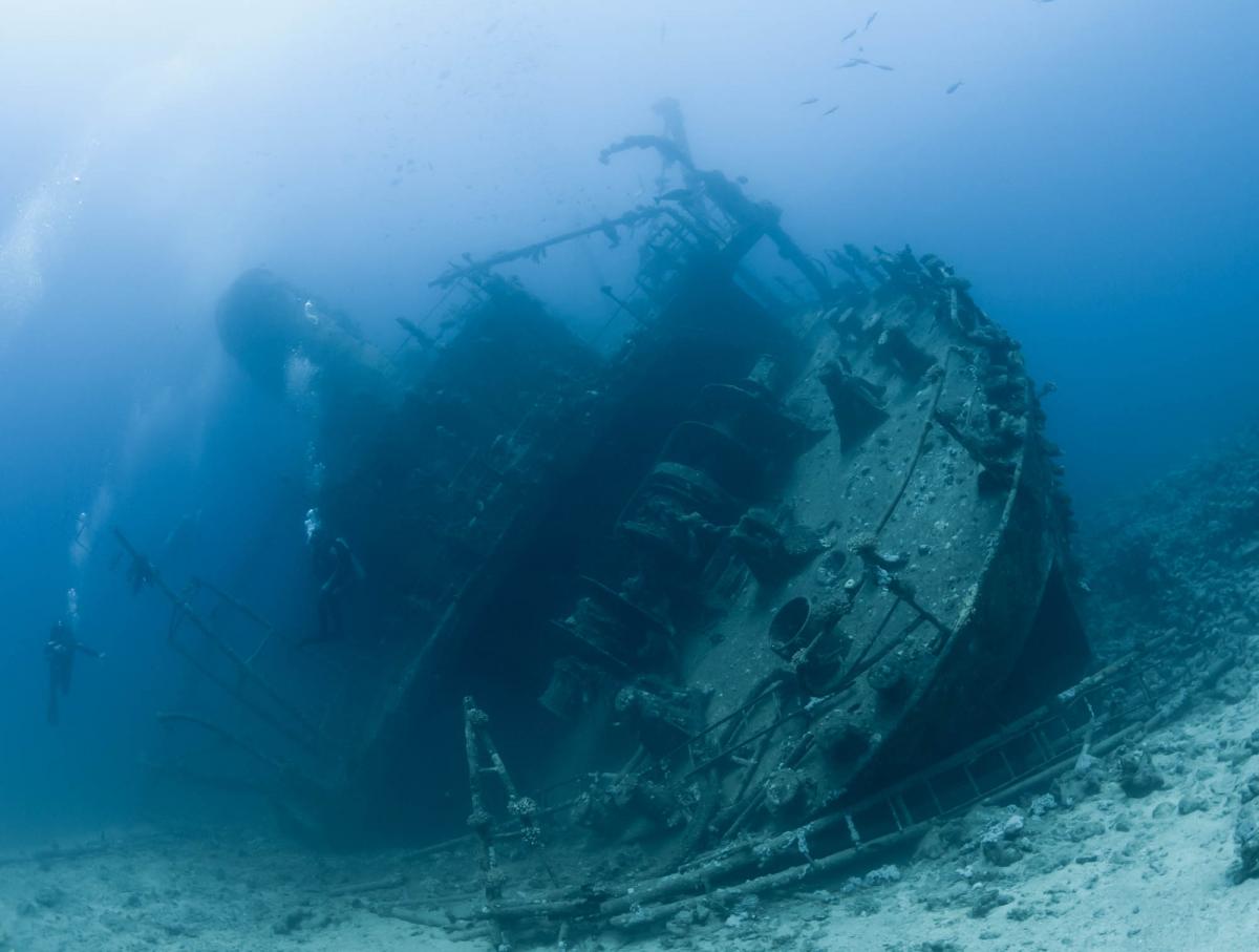 Scuba Diving in Abu Nuhas, Egypt - Dive Site - Divebooker.com