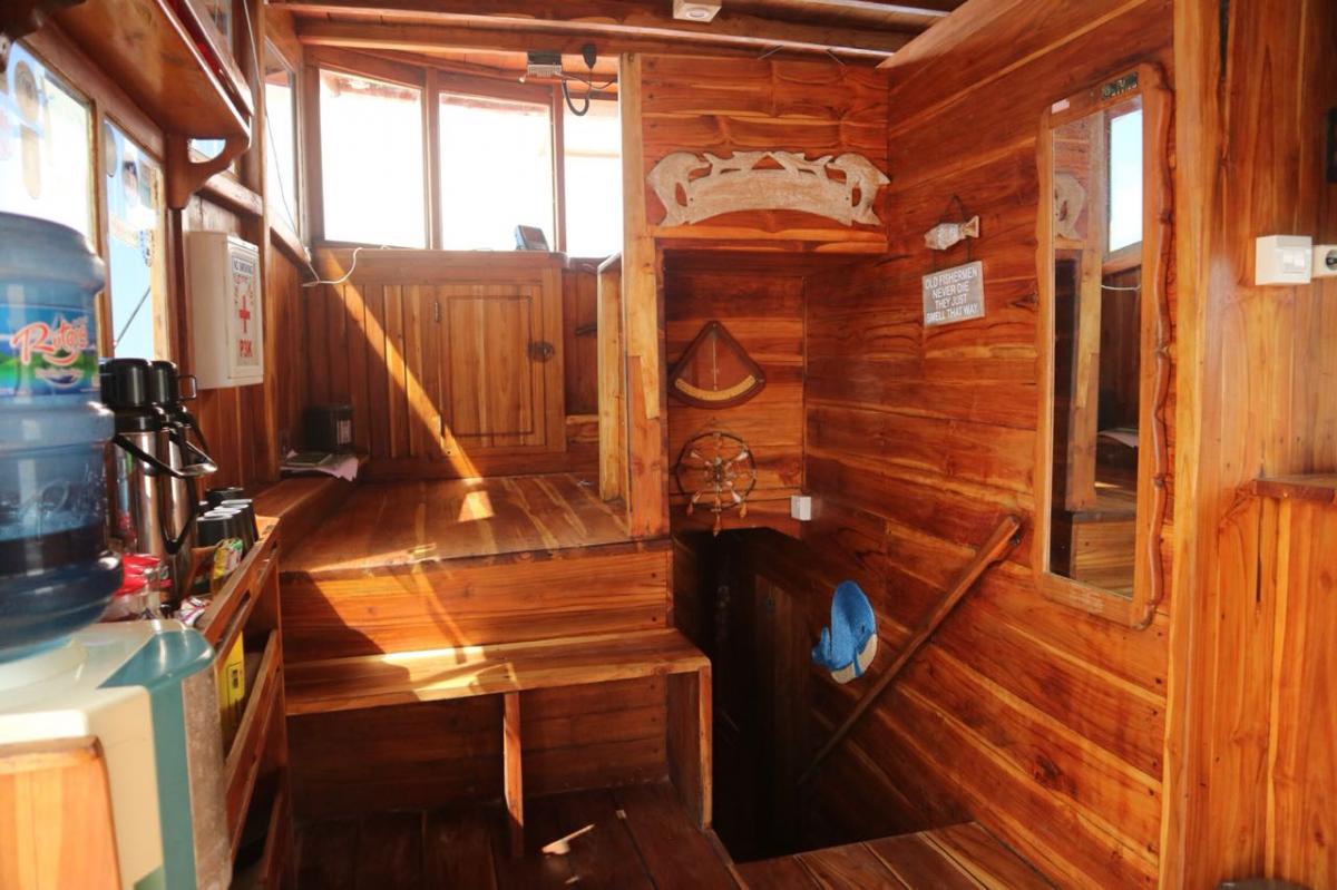 Boat image