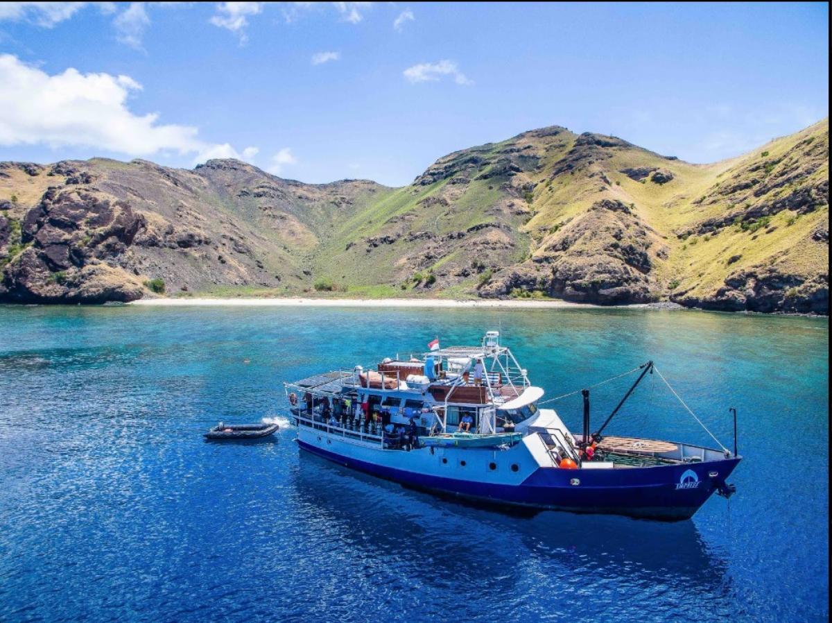 Boat image