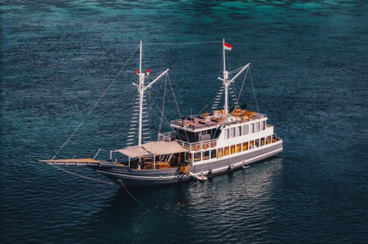Boat image