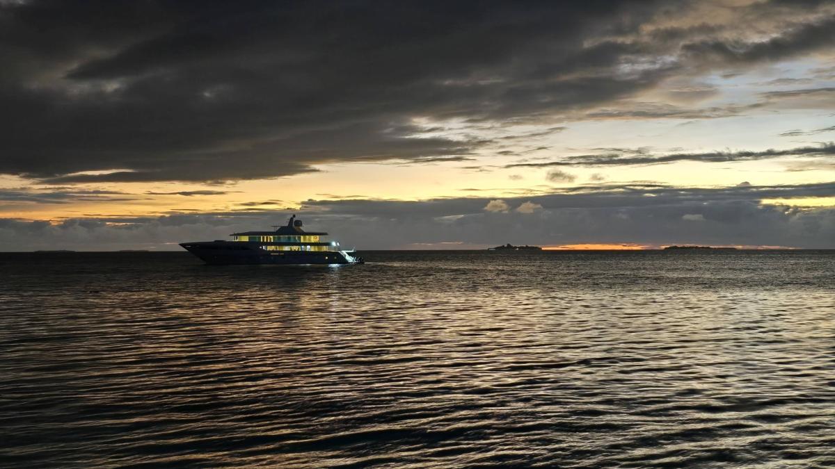 Boat image