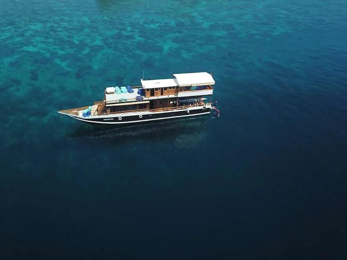Boat image