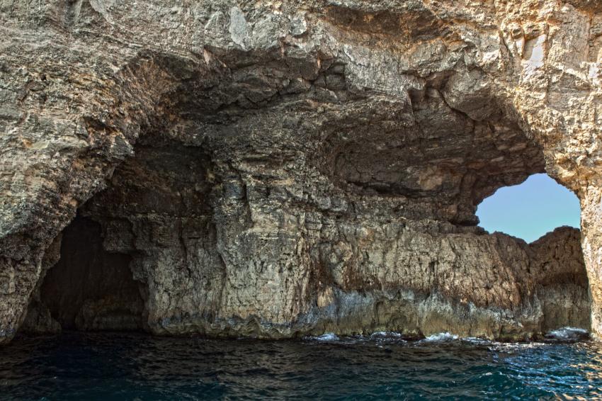 Santa Maria Caves Comino