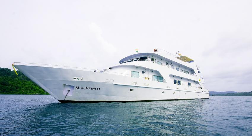 Infiniti Liveaboard