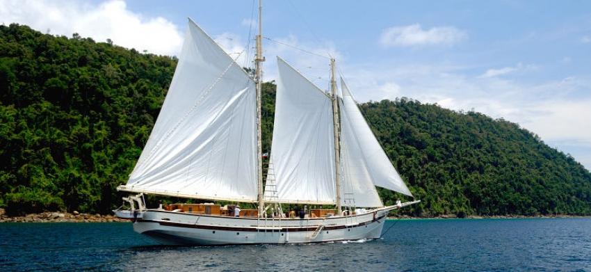 Emperor Raja Laut Liveaboard