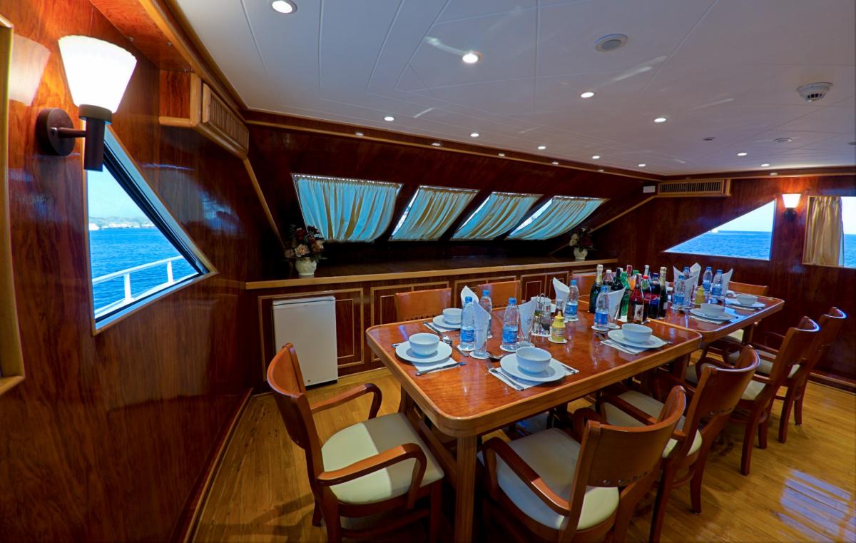 https://media.divebooker.com/media/liveaboard/snefro-pearl/images/w1200/1543333017e030f7372cd4ade10e56c9f73cb8ed78.JPG